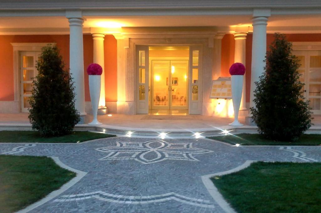 Regina Di Saba - Hotel Villa Per Ricevimenti Grottaminarda Zewnętrze zdjęcie